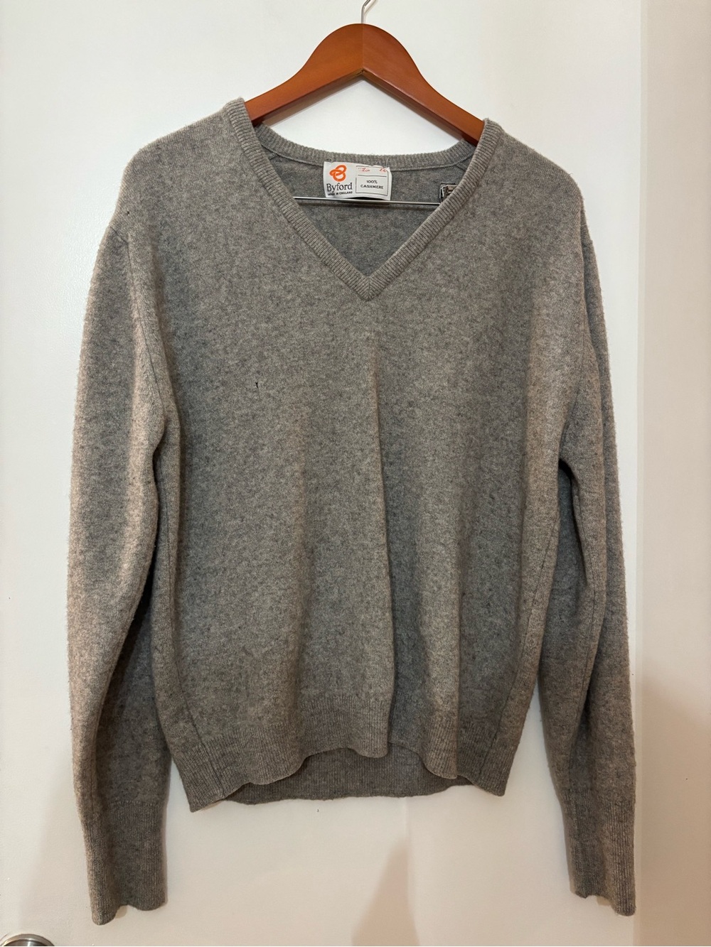 Byford Made in England Men’s Gray 100% Cashmere V Neck Sweater Size 44